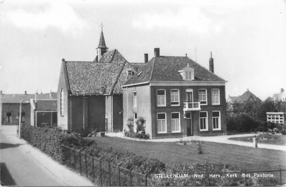 Stellendam Ned Herv Kerk met Pastorie