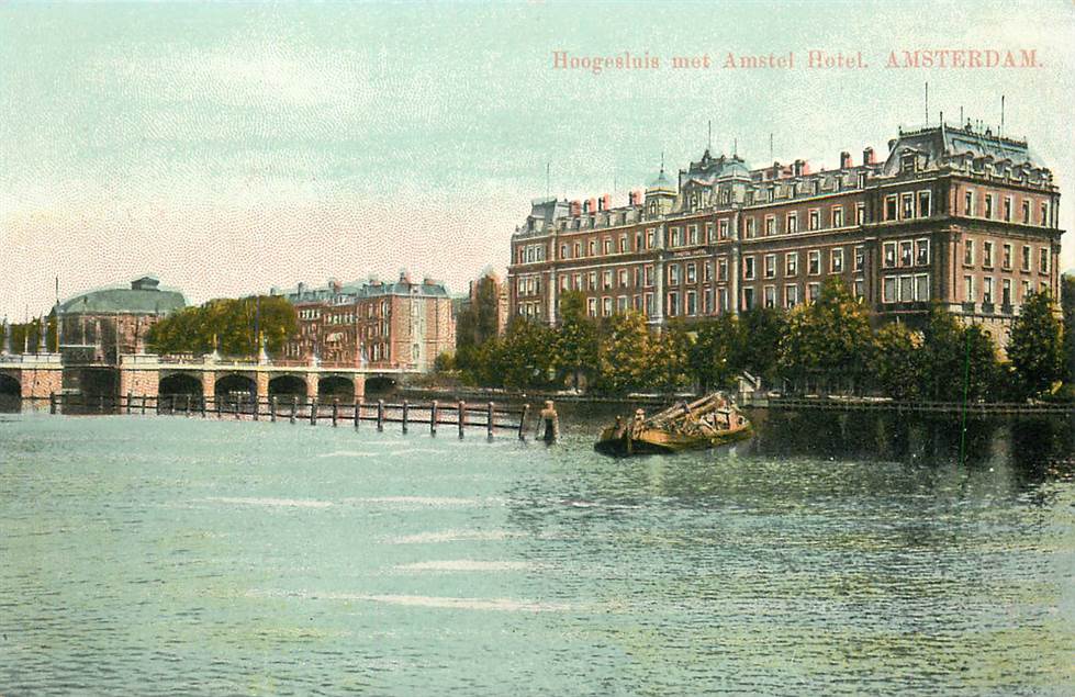 Amsterdam Hoogesluis met Amstel Hotel