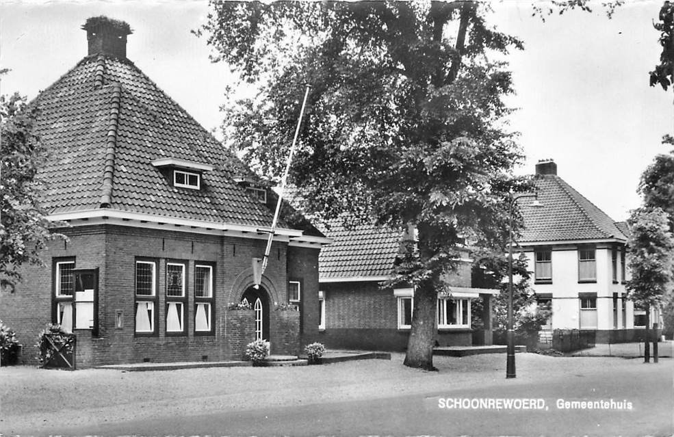 Schoonrewoerd Gemeentehuis