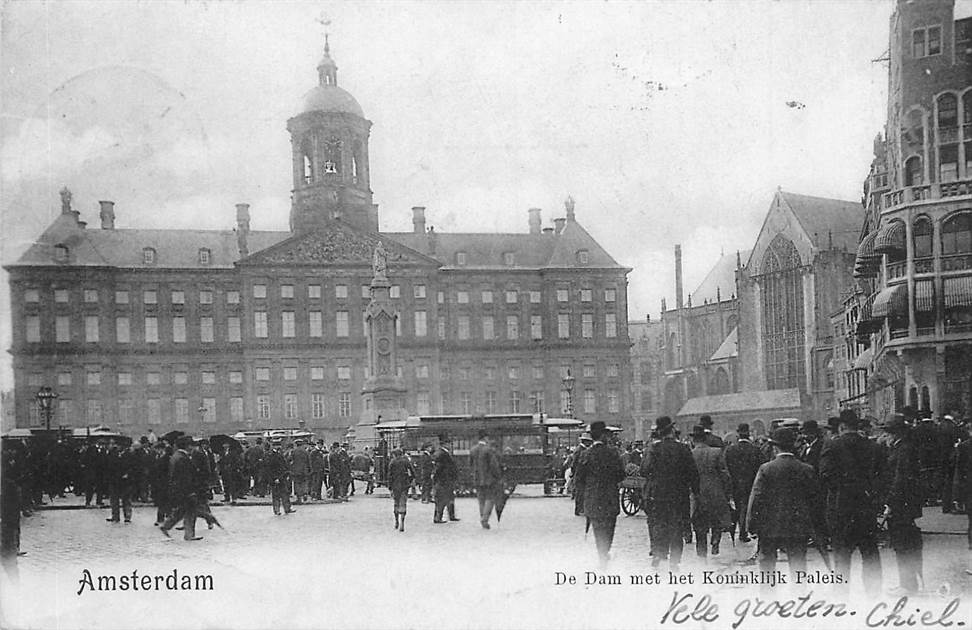 Amsterdam De Dam met het Koninklijk Paleis