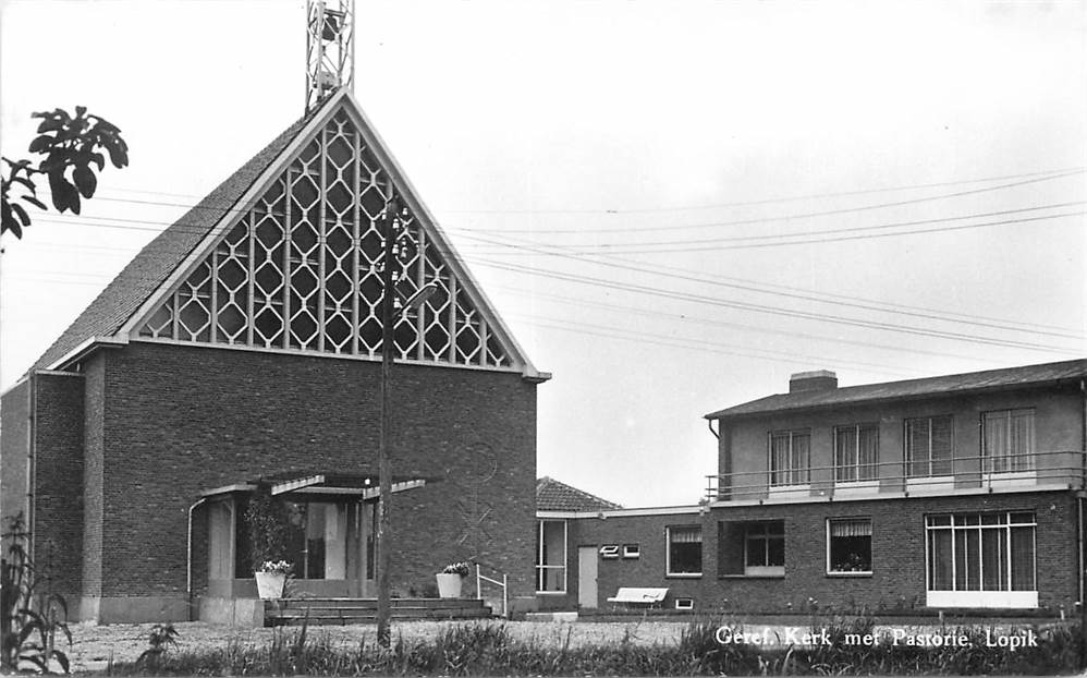 Lopik Geref. Kerk met Pastorie