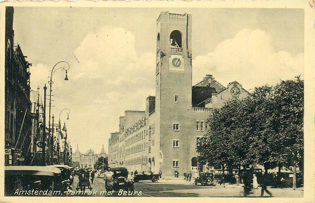 Amsterdam Damrak met Beurs