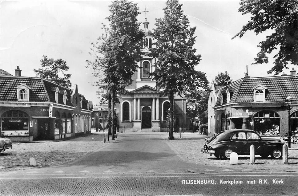 Rijsenburg Kerkplein met RK Kerk