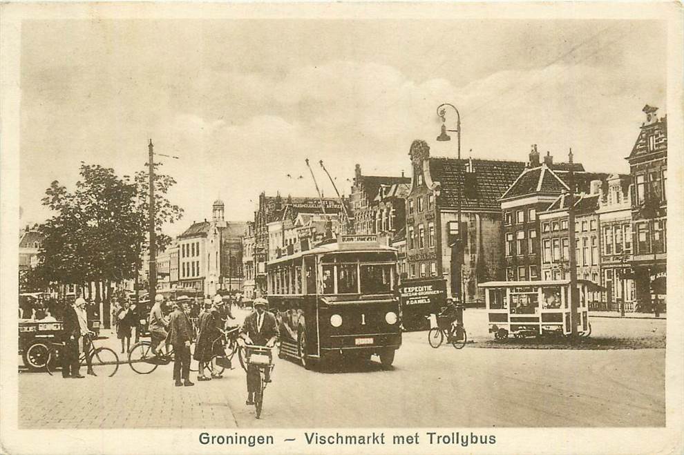 Groningen Vischmarkt met Trolleybus