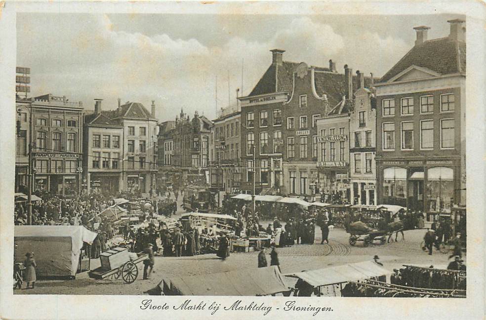 Groningen Groote Markt bij Marktdag