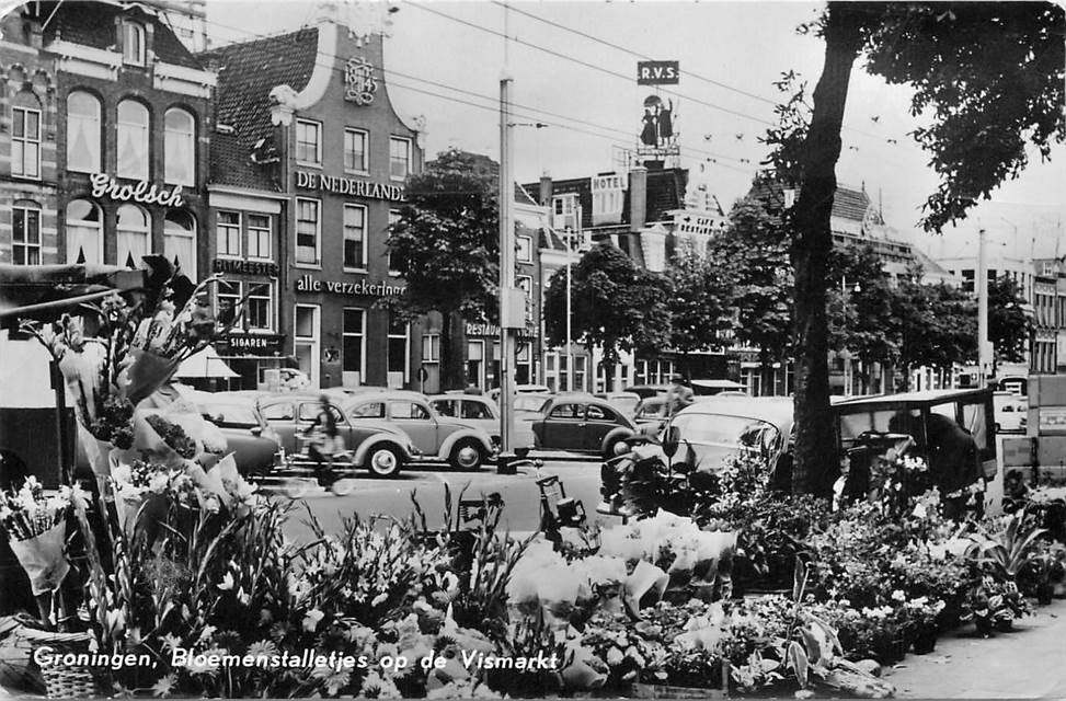 Groningen Bloemenstalletjes op de Vismarkt