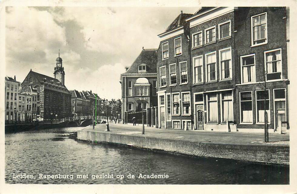 Leiden Rapenburg met gezicht op de Academie