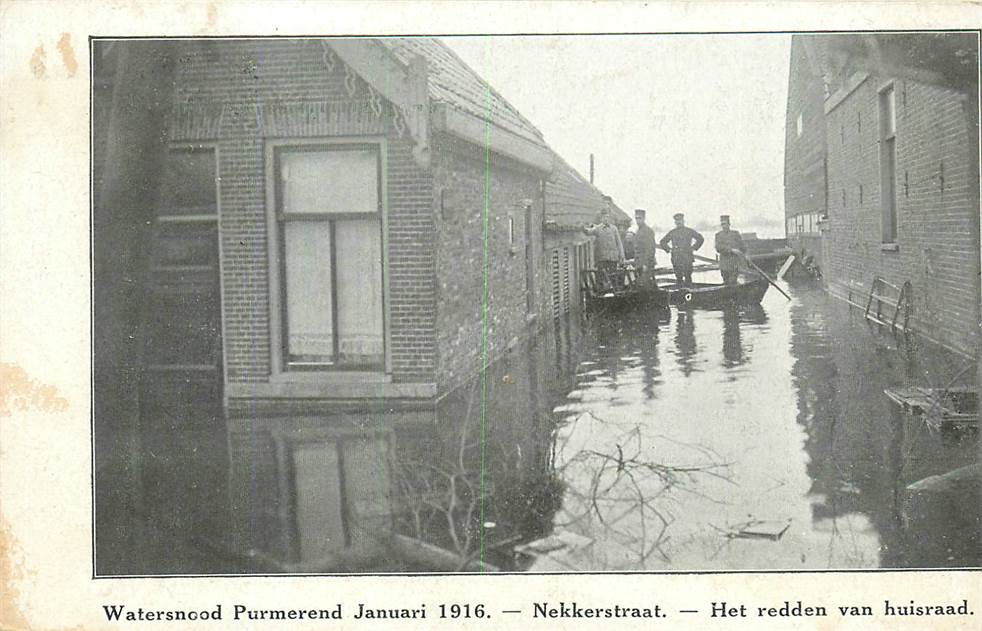 Purmerend Watersnood 1916 Nekkerstraat Het redden van huisraad