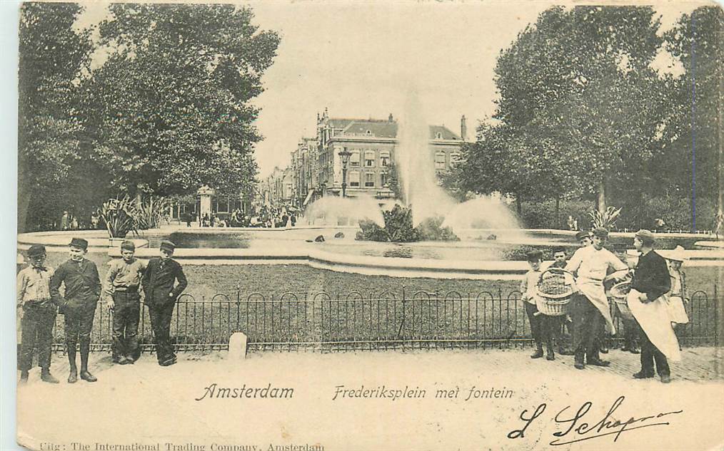 Amsterdam Frederiksplein met fontein