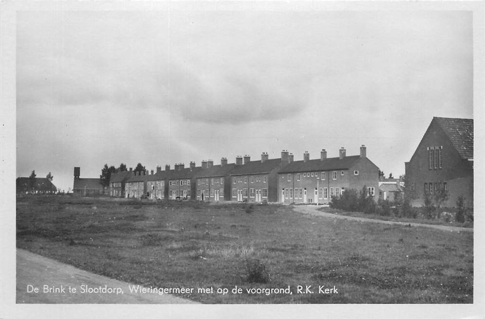 Slootdorp De Brink, Wieringermeer met op de voorgrond RK Kerk