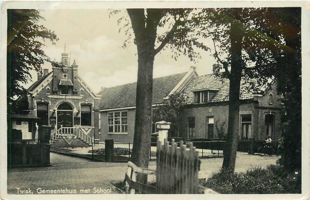 Twisk Gemeentehuis met School