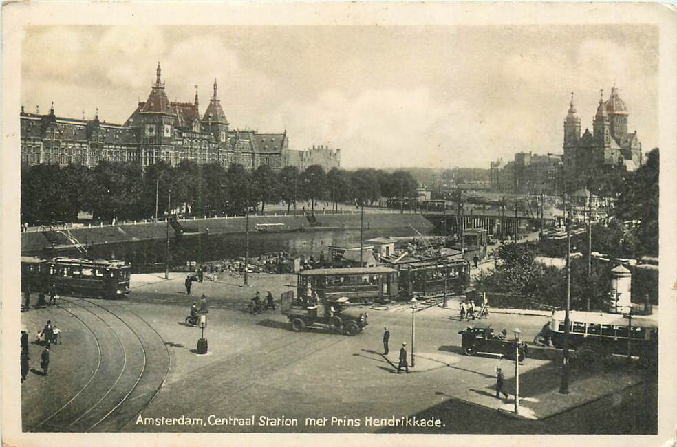 Amsterdam Centraal Station met Prins Hendrikkade