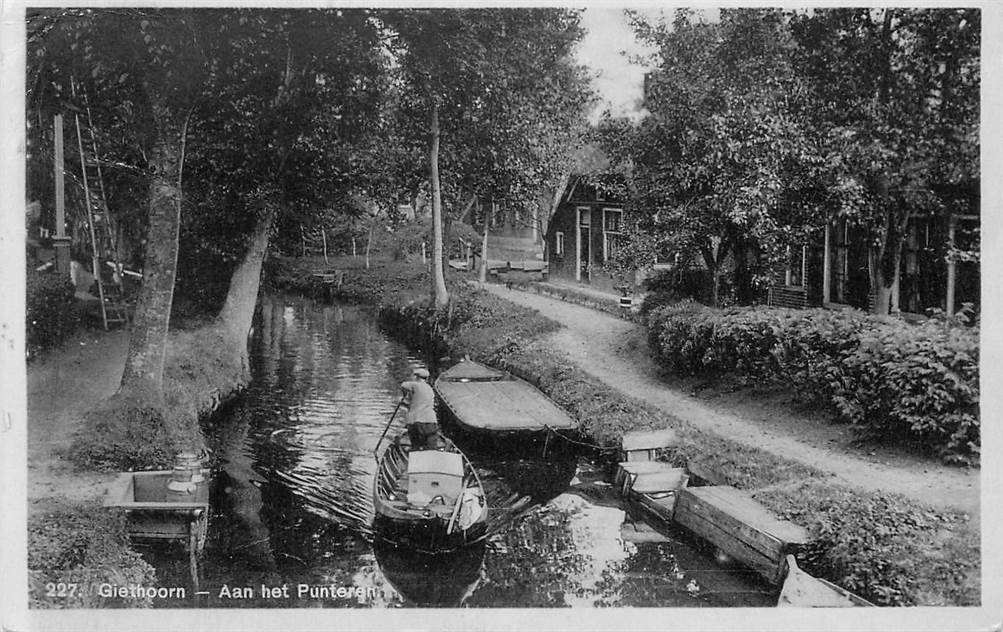 Giethoorn Aan het Punteren