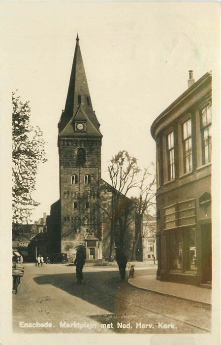 Enschede Marktplein met Ned. Herv. Kerk