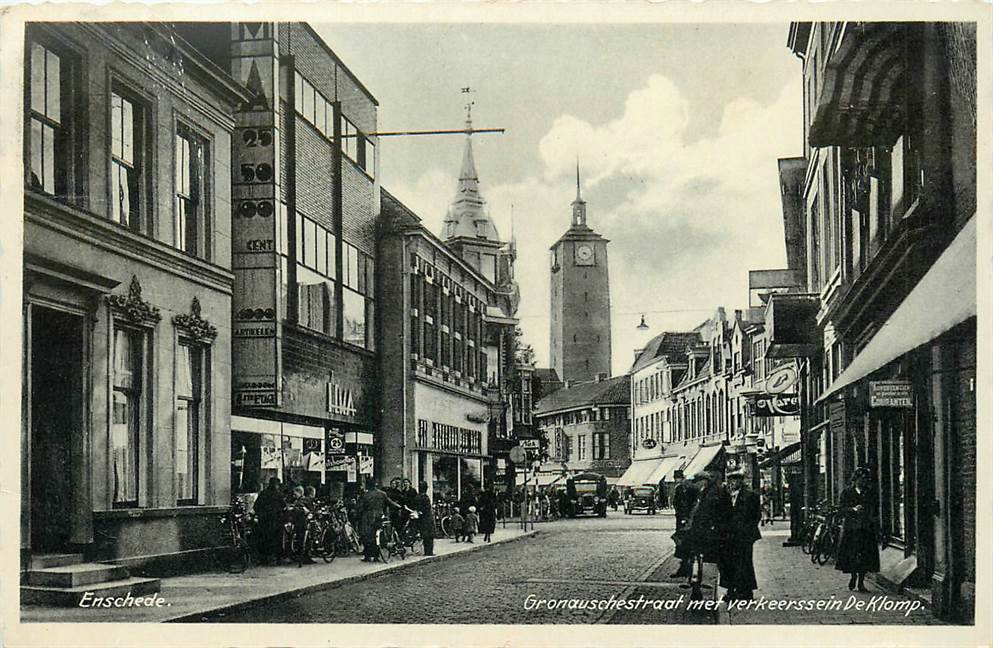 Enschede Gronauschestraat met verkeerssein De Klomp