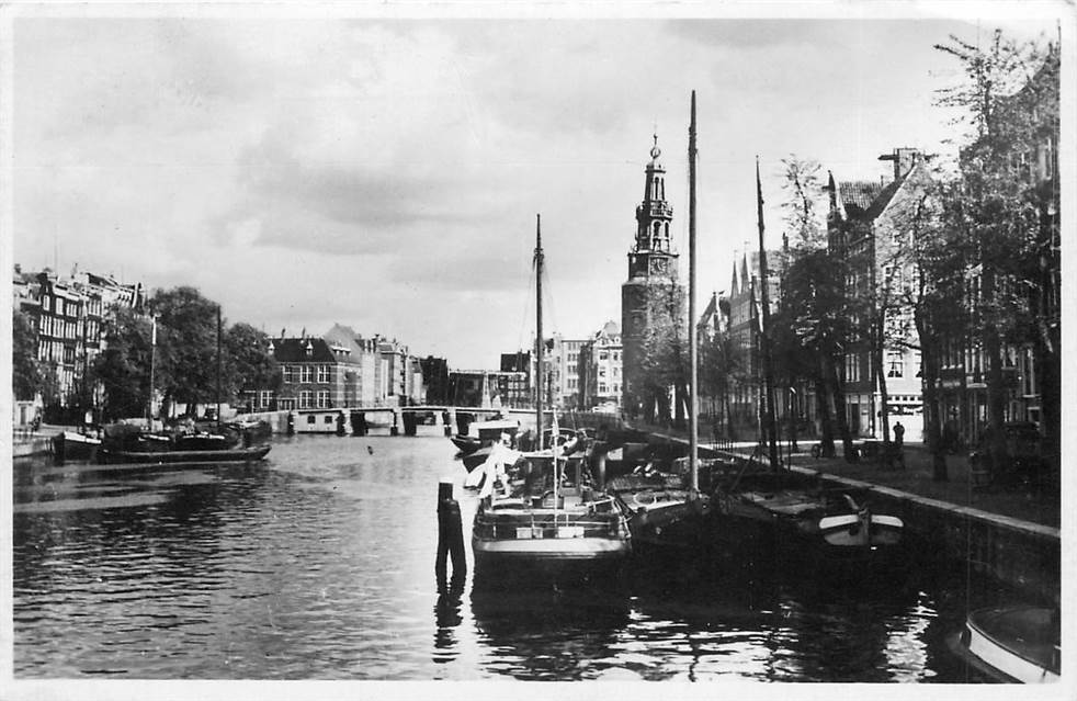 Amsterdam Oude Waal met Montelbaanstoren