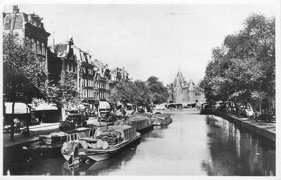 Amsterdam Kloveniersburgwal met Waag