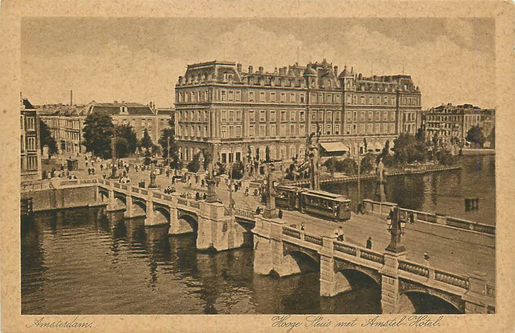 Amsterdam Hooge Sluis met Amstel-Hotel