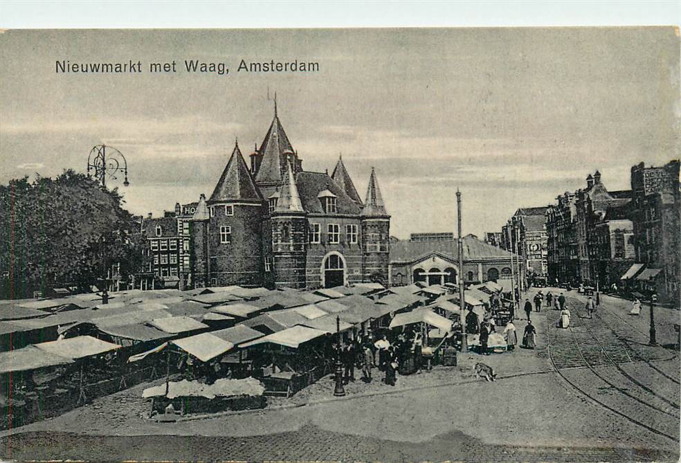 Amsterdam Nieuwmarkt met Waag