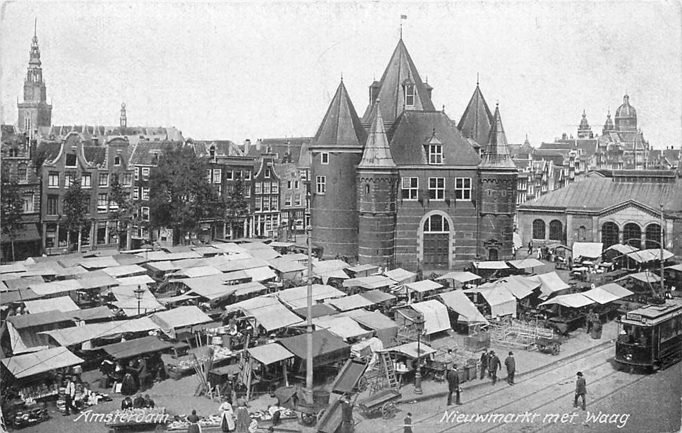 Amsterdam Nieuwmarkt met Waag