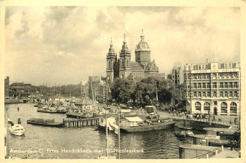 Amsterdam Prins Hendrikkade met Sint Nic