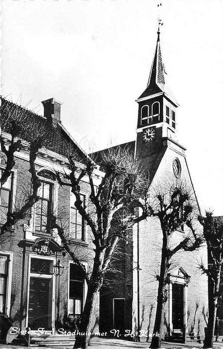 Sloten FR Stadhuis met NH Kerk