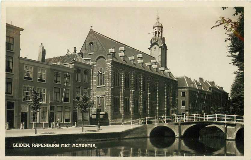 Leiden  Rapenburg met Academie