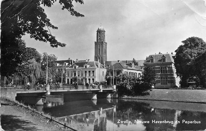 Zwolle Nieuwe Havenbrug en Peperbus