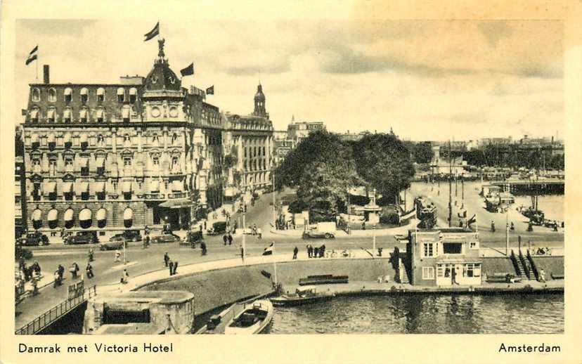 Amsterdam Damrak met Victoria Hotel