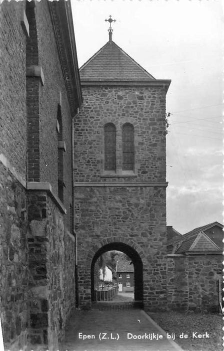 Epen ZL Doorkijkje bij de Kerk