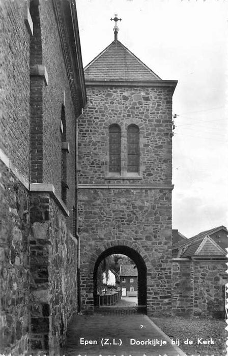 Epen ZL Doorkijkje bij de Kerk