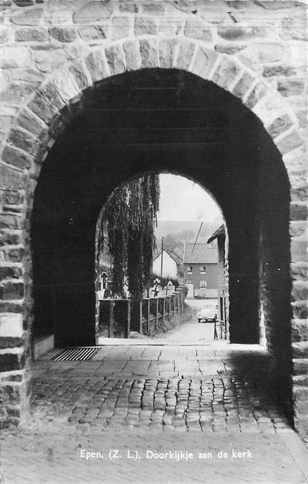 Epen ZL Doorkijkje aan de kerk