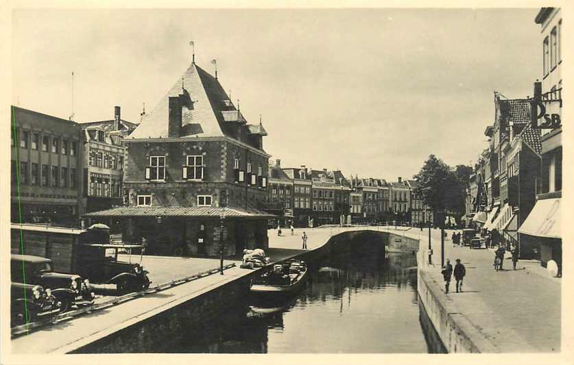 Leeuwarden Nieuwestad met Waaggebouw