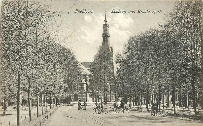 Apeldoorn Loolaan met Groote Kerk