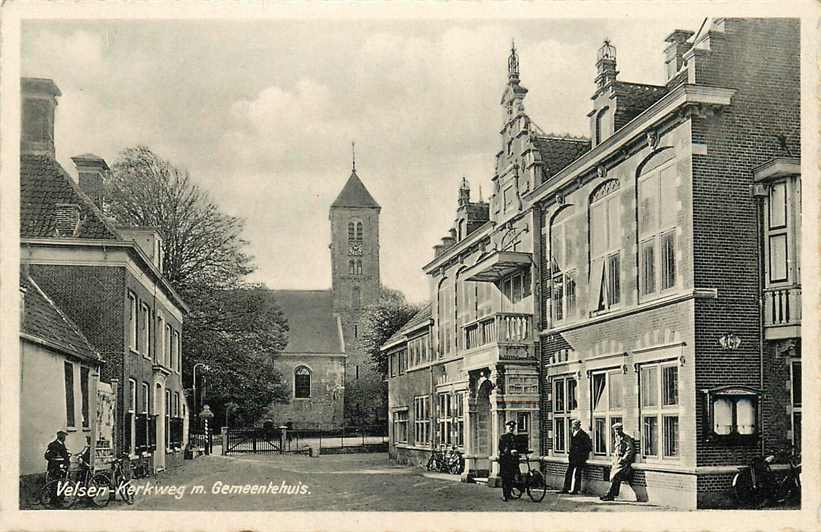 Velsen Kerkweg met Gemeentehuis