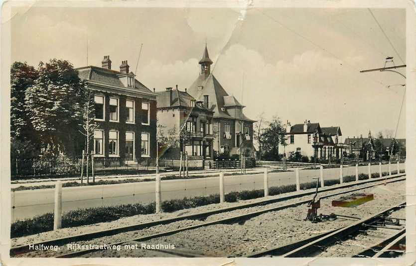 Halfweg Rijksstraatweg met Raadhuis