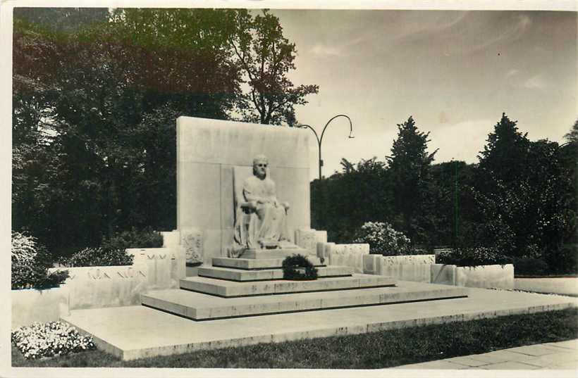 Den Haag Koningin Emma Monument