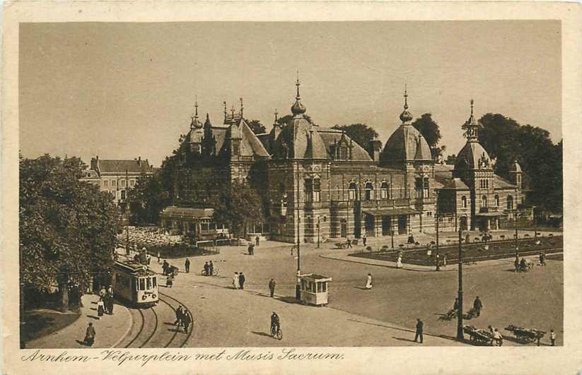 Arnhem Velperplein met Musis Sacrum