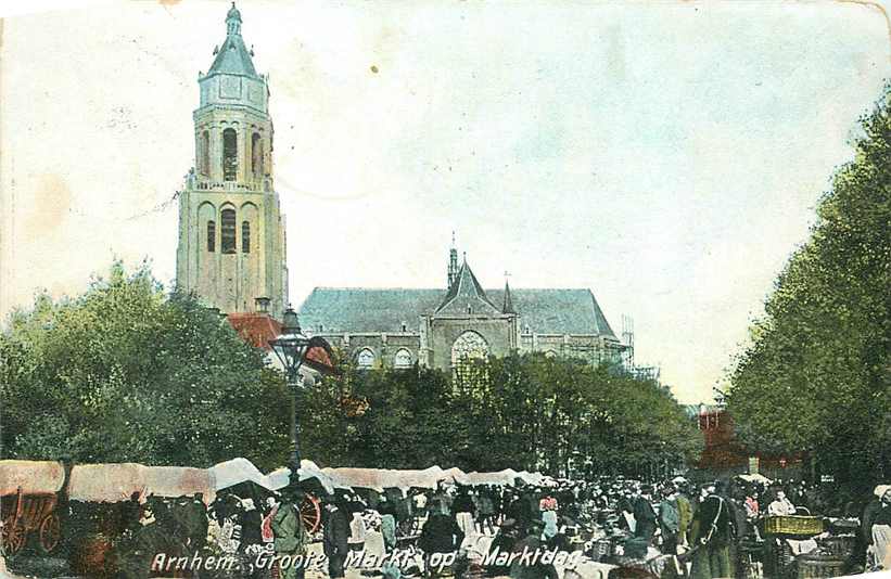 Arnhem Groote Markt op Marktdag