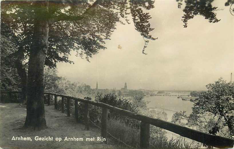 Arnhem Gezicht op Arnhem met Rijn