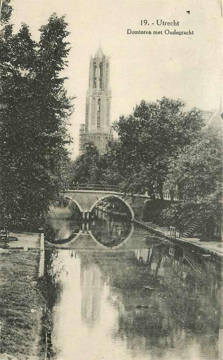 Utrecht Domtoren met Oudegracht