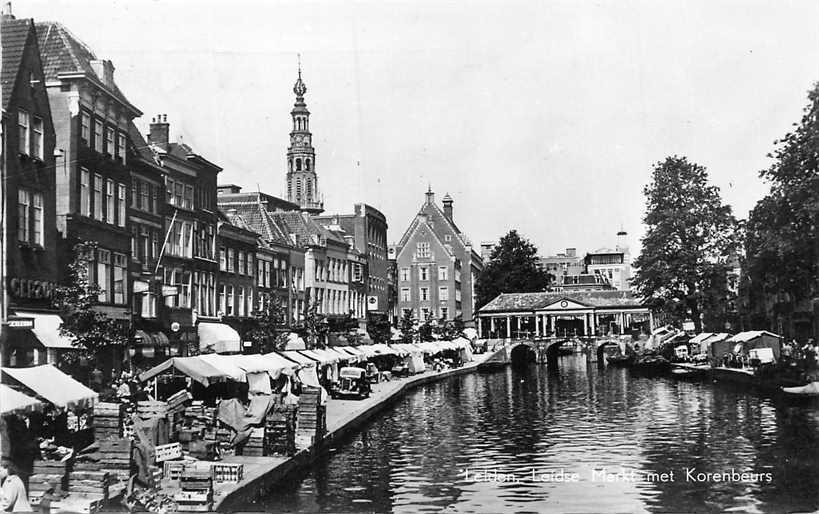 Leiden Leidse Markt met Korenbeurs