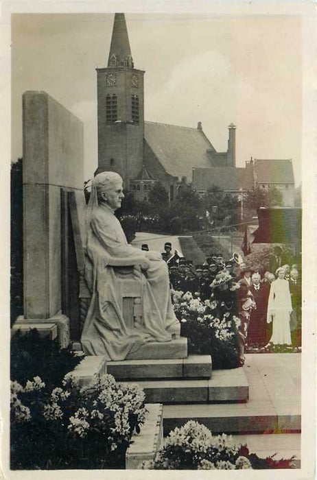 Den Haag  Monument Koningin Emma