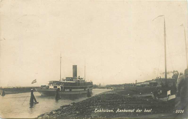 Enkhuizen  Aankomst der Boot