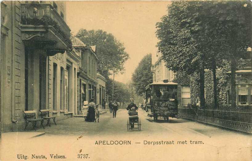 Apeldoorn Dorpsstraat met Tram