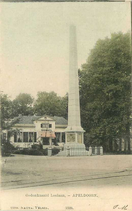 Apeldoorn Gedenknaald Loolaan