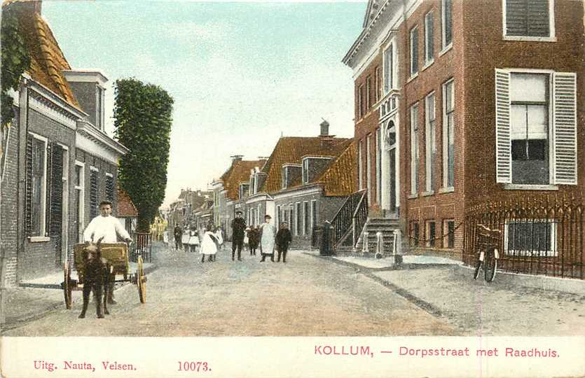 Kollum Dorpsstraat met Raadhuis