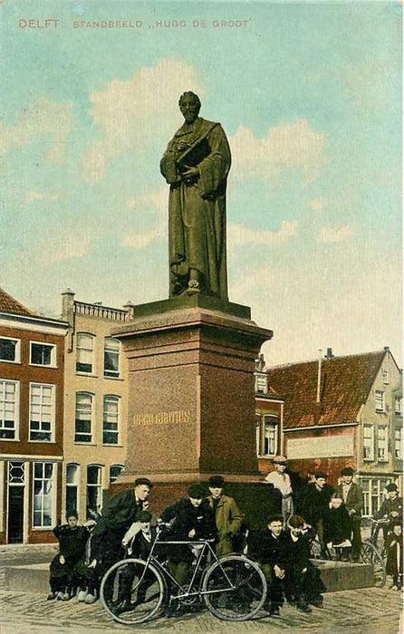 Delft Standbeeld Hugo de Groot