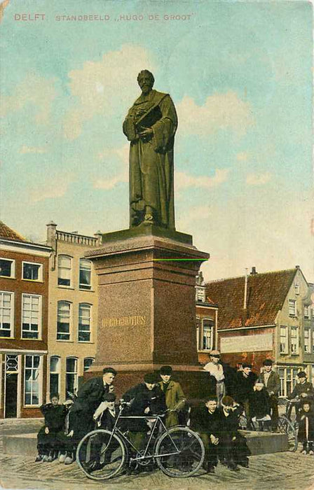 Delft Standbeeld Hugo de Groot