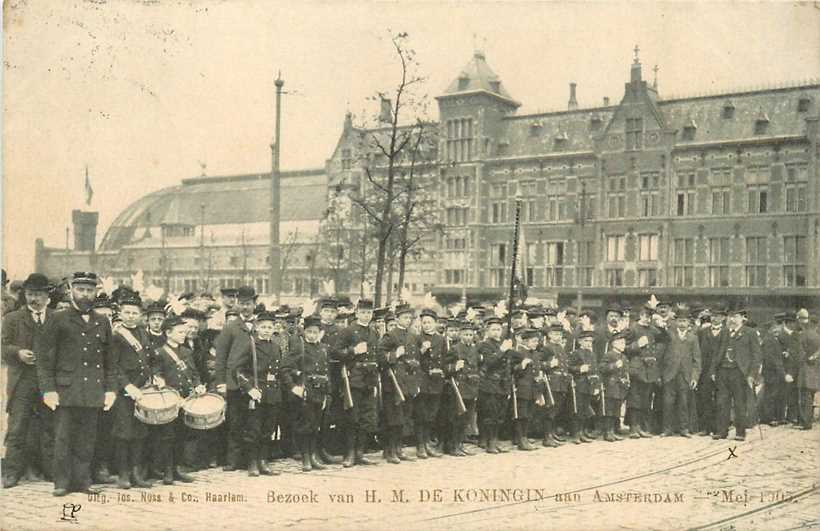 Amsterdam Bezoek HM de Koningin